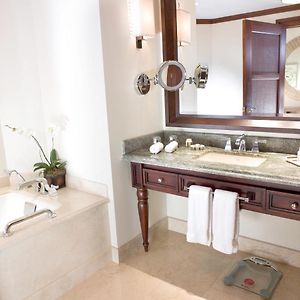 Premium King Room Balcony Club Lounge Access